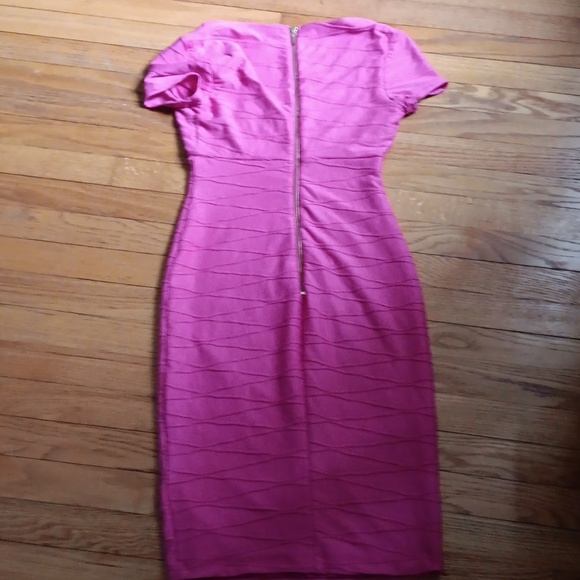 Premier Amour Pink V-Neck Midi-Length BodyCon Dress ■ Size 2 - Picture 6 of 9